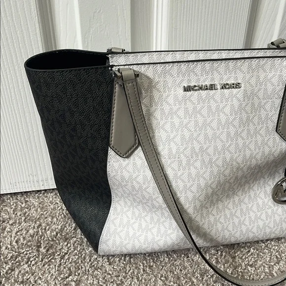 Michael Kors Black and White Purse - Picture 3 of 13